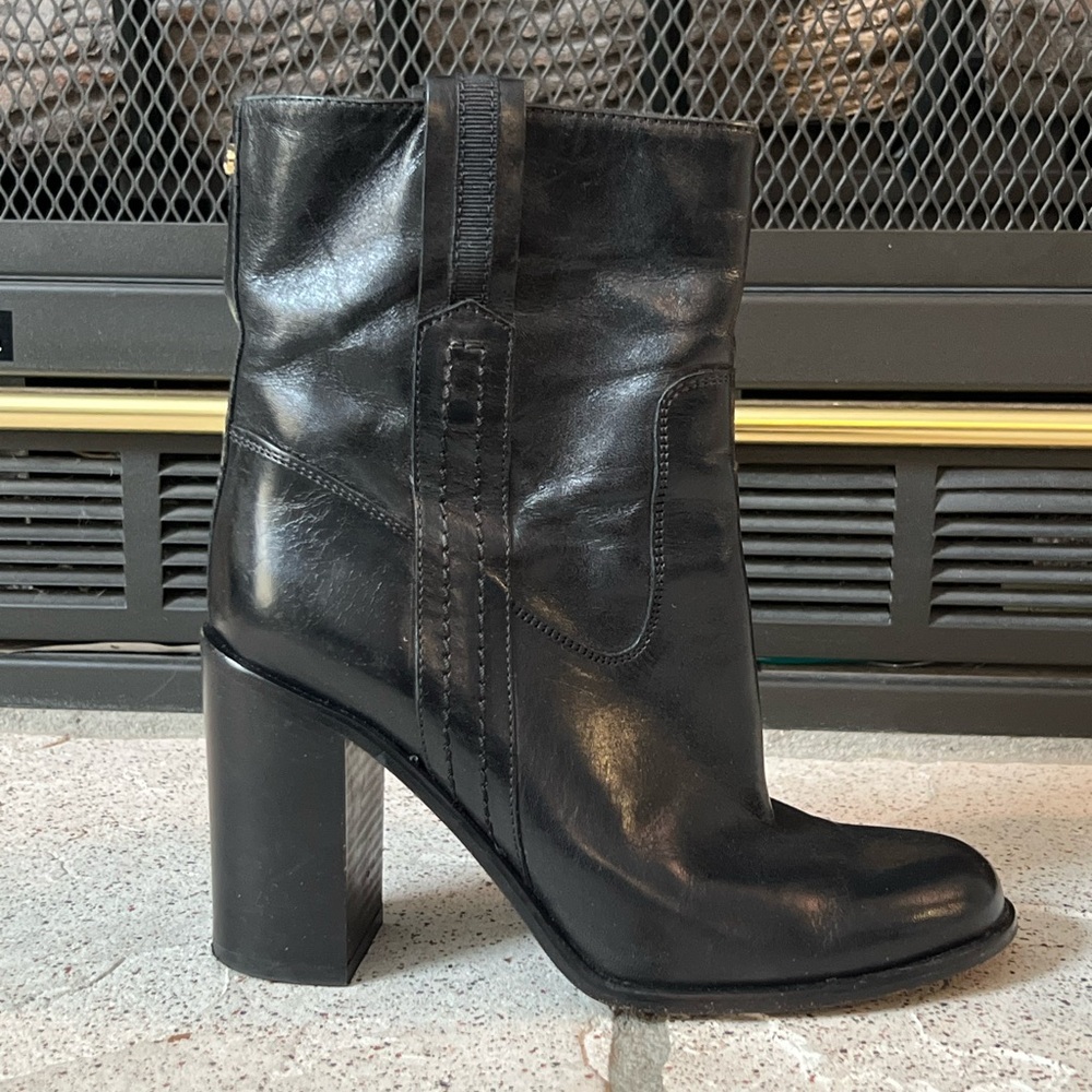 Kate Spade baise pull on black leather boots
